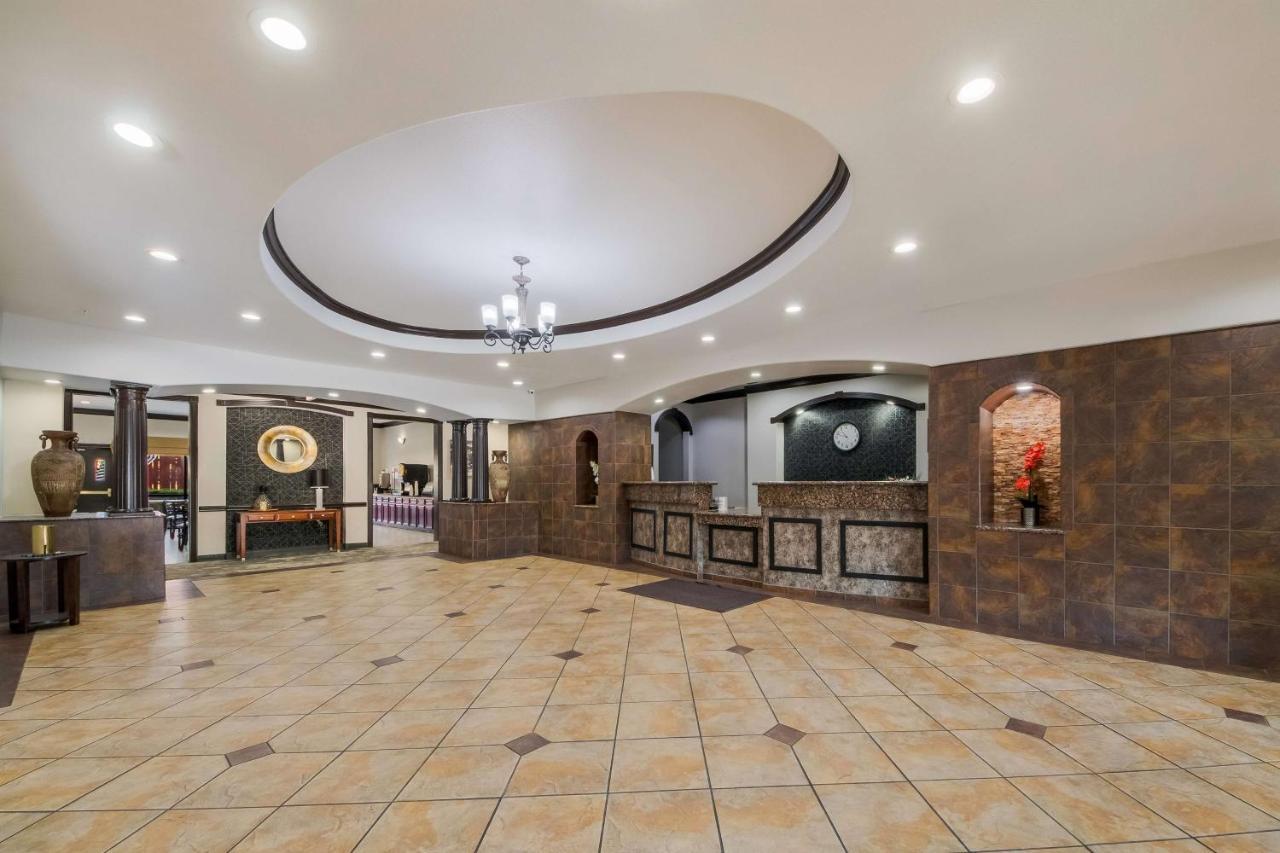 Surestay Plus Hotel By Best Western Near Seaworld Сан Антонио Екстериор снимка