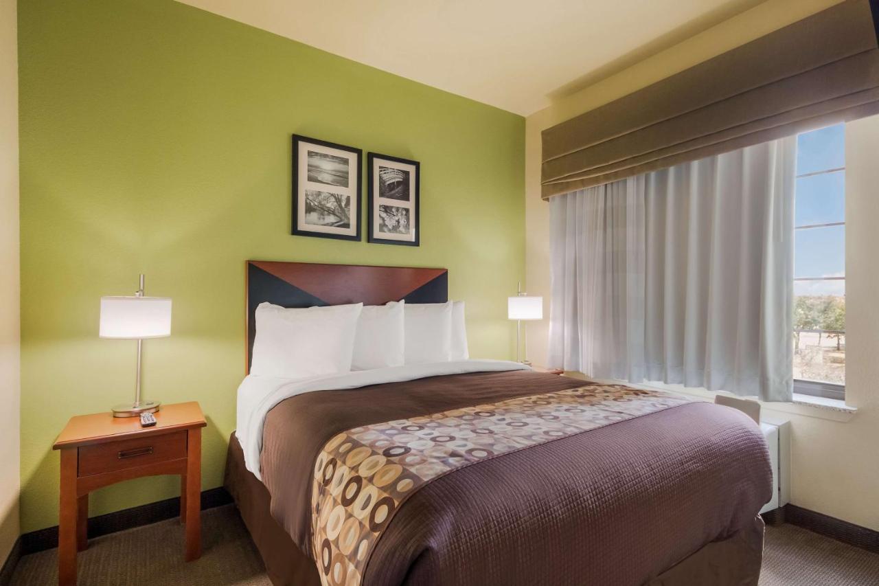 Surestay Plus Hotel By Best Western Near Seaworld Сан Антонио Екстериор снимка