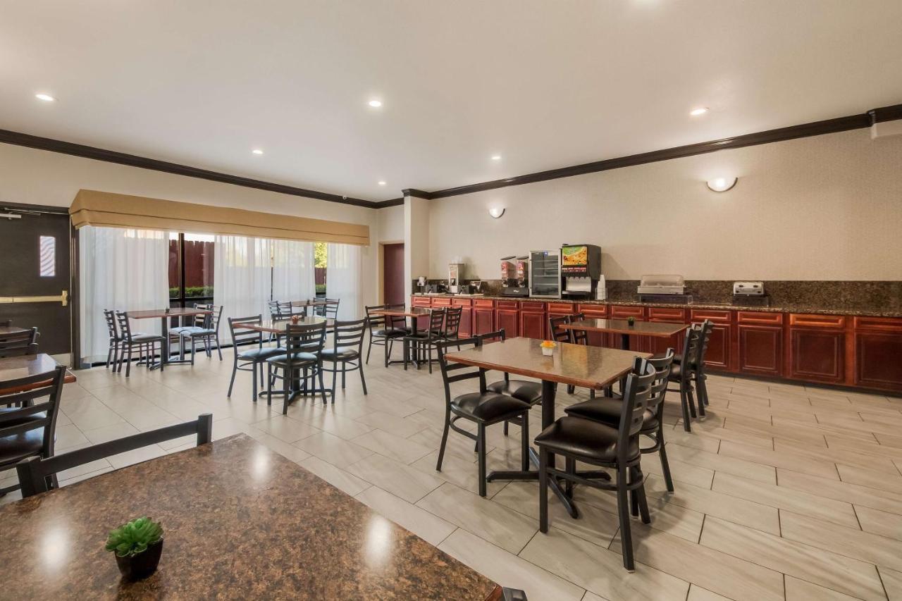 Surestay Plus Hotel By Best Western Near Seaworld Сан Антонио Екстериор снимка