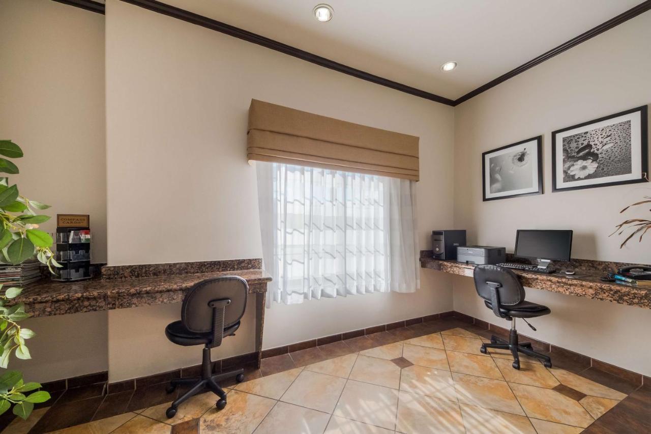Surestay Plus Hotel By Best Western Near Seaworld Сан Антонио Екстериор снимка