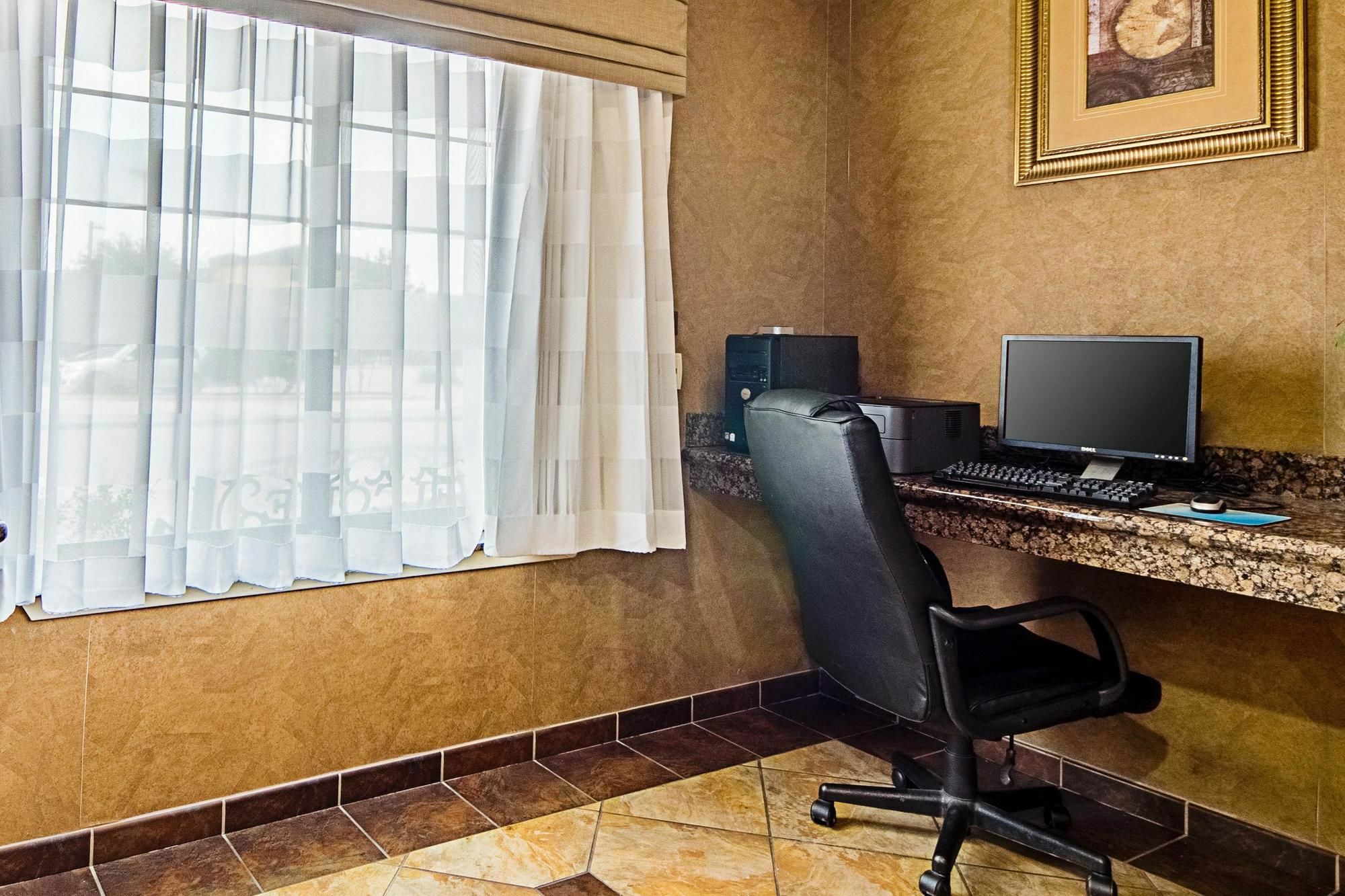 Surestay Plus Hotel By Best Western Near Seaworld Сан Антонио Екстериор снимка